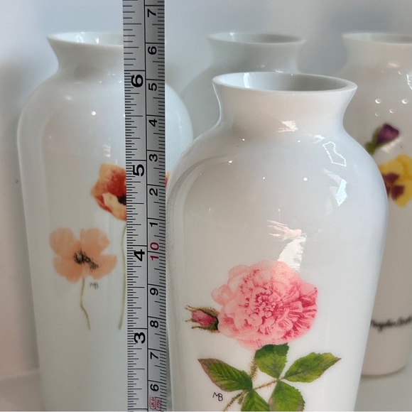 Vintage Set - 4 Marjolein Bastin Milk Glass Vases Nature’s Sketchbook - Hallmark - Picture 4 of 11